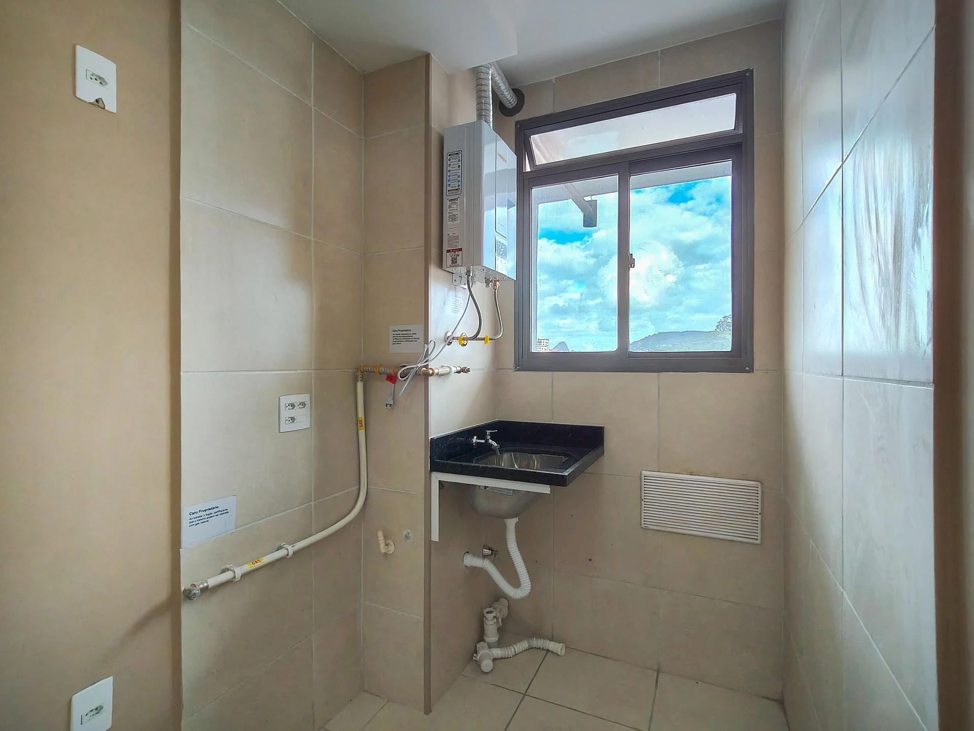 Apartamento com 2 quartos e varanda de vidro fechada — photo 34