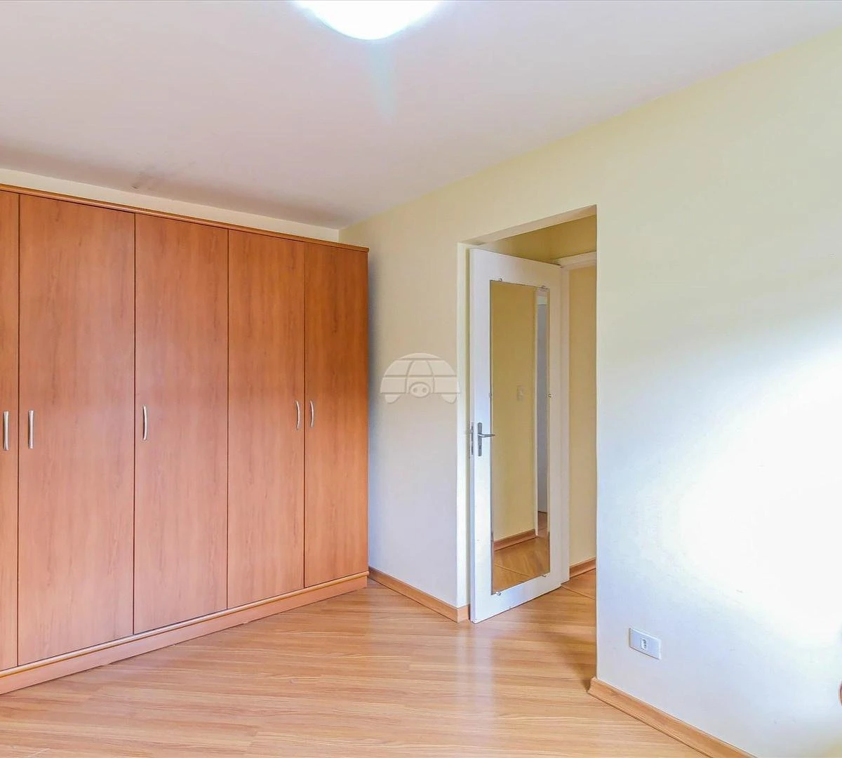 2-bedroom apartment with wood or laminate floors in Curitiba — photo 11