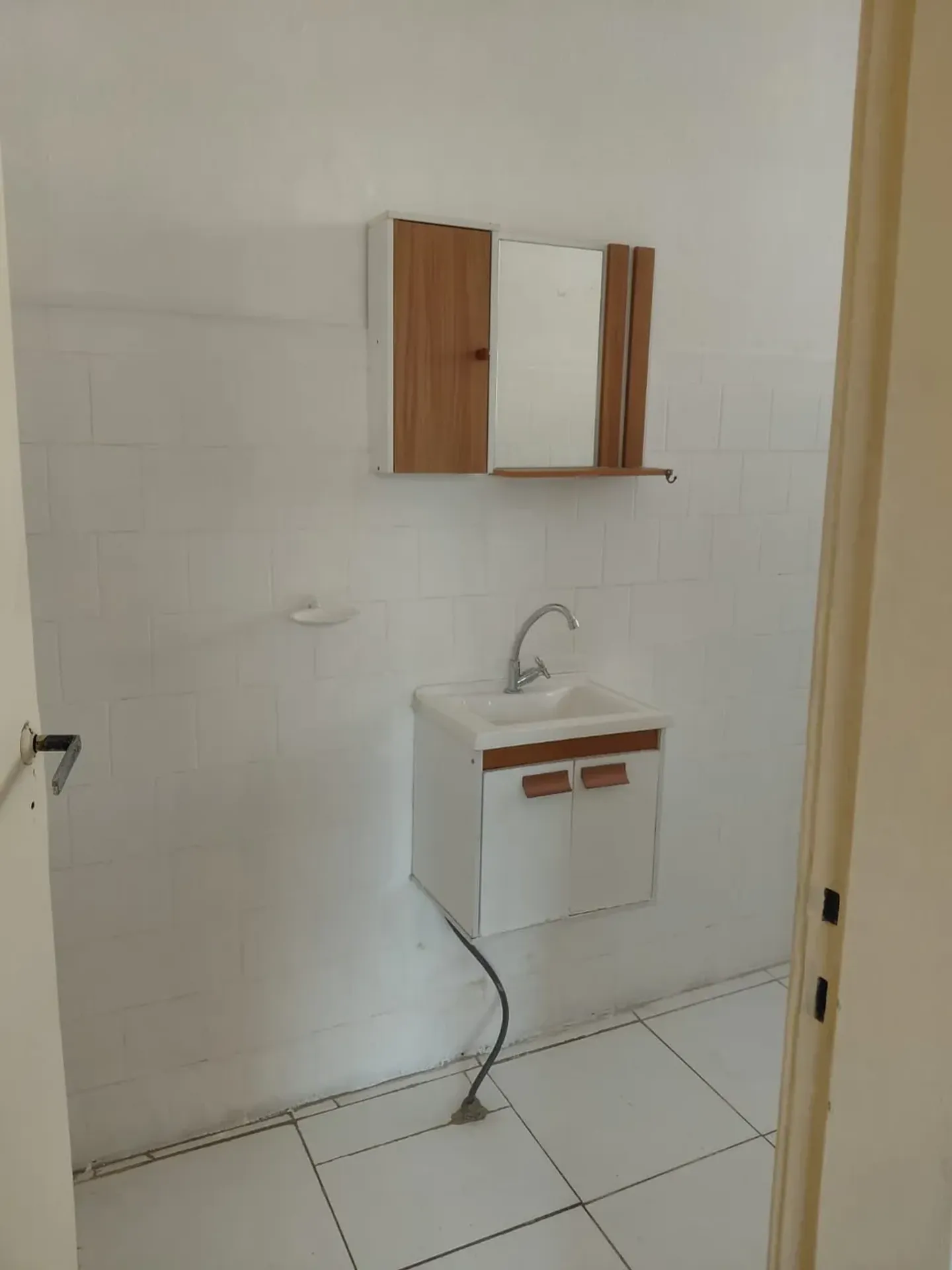 Квартира з 2 спальнями та дерев'яною підлогою або ламінатом — photo 11