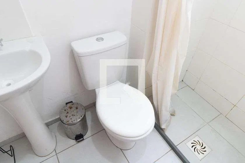 2-bedroom apartment with wood or laminate floors — photo 21