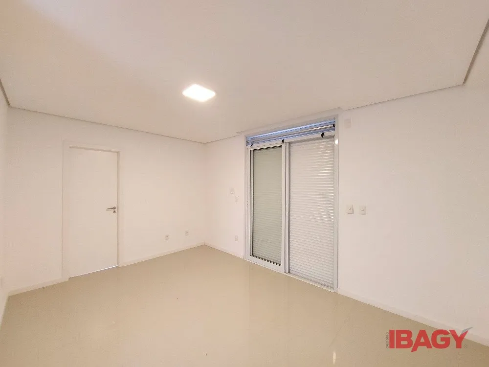 3-bedroom 165 m² apartment with balcony grill — photo 14