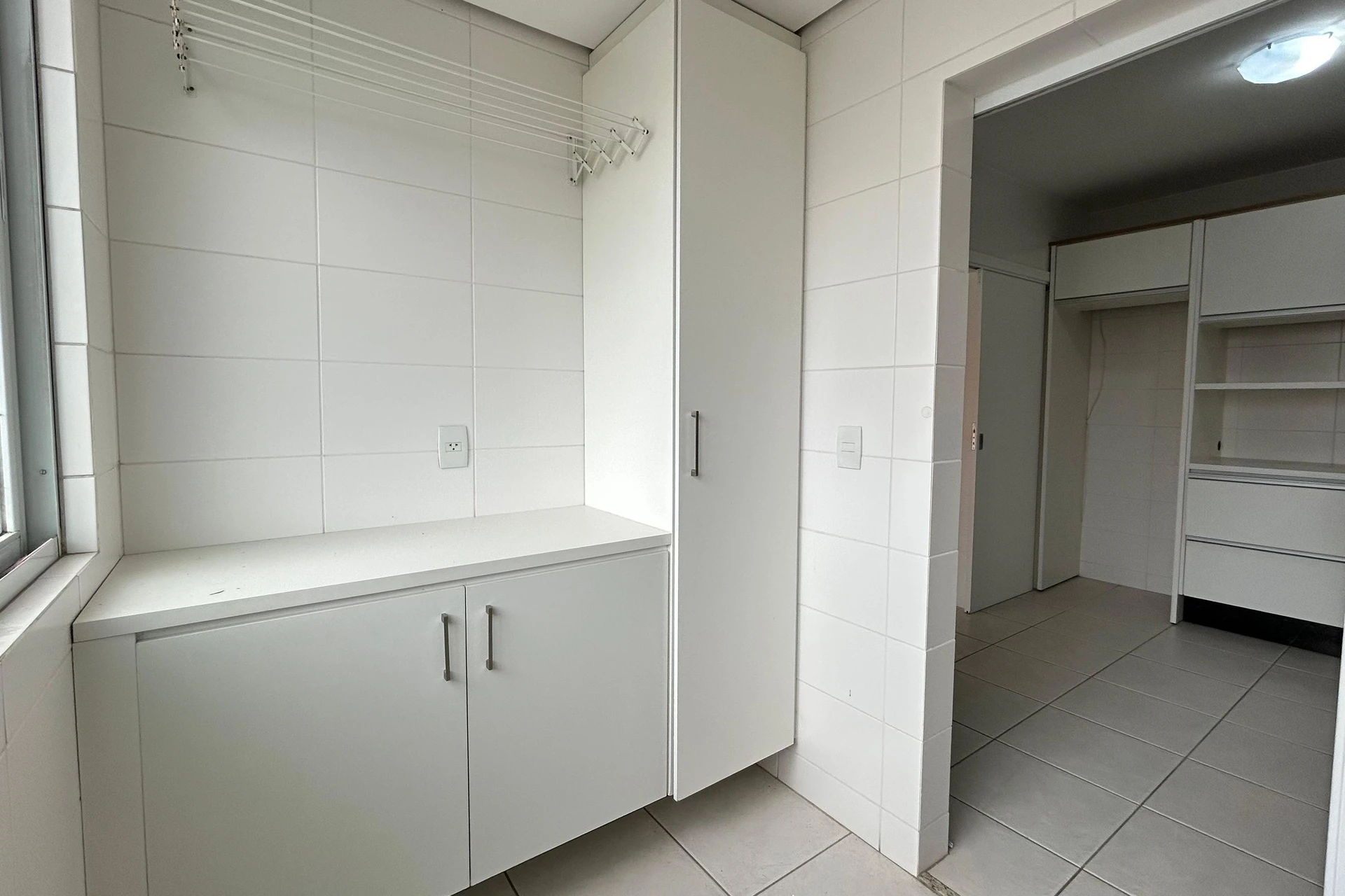 2-bedroom apartment in a building with a gym — photo 32