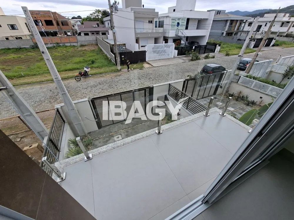 House with 3 en-suite bedrooms and 2 parking spots — photo 22