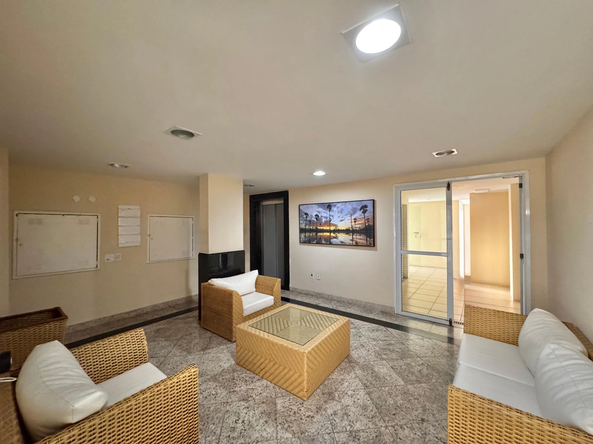 2-bedroom apartment with 2 parking spots and enclosed balcony — photo 50