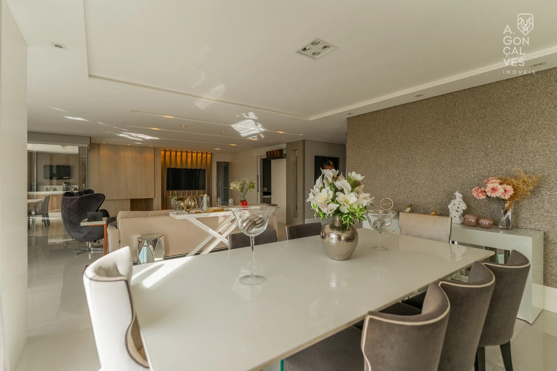 Apartamento de 3 suítes com 228 m² e 3 vagas — photo 8