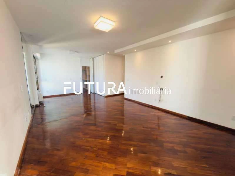 250 m² apartment with 4 bedrooms and 3 parking spots — photo 17