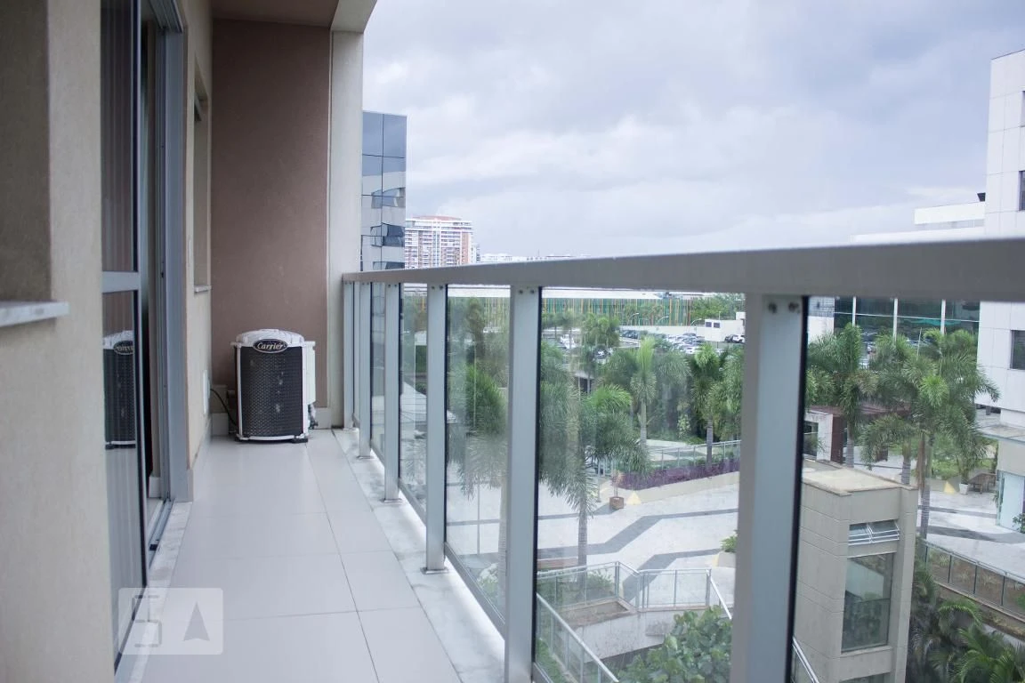 Apartamento mobiliado com 2 quartos e varanda
