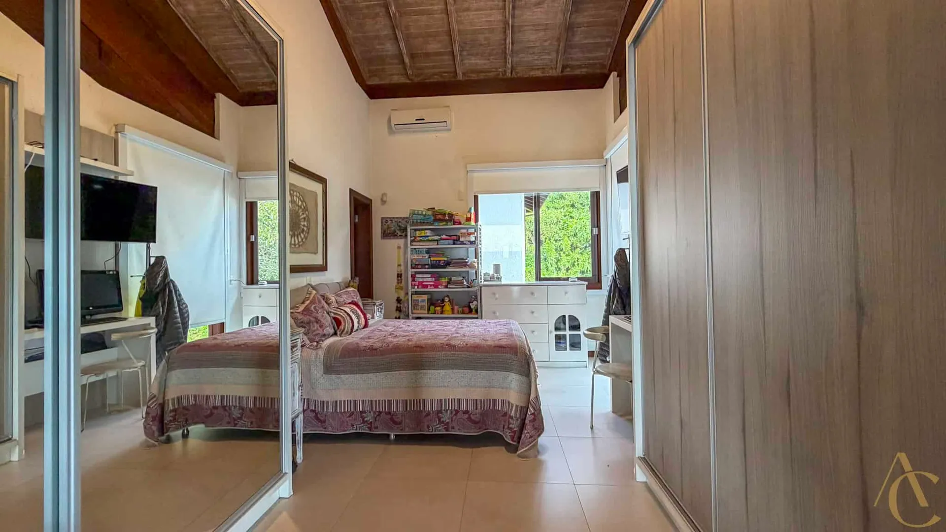 Furnished house, 689 m², with a grill on the balcony — photo 19