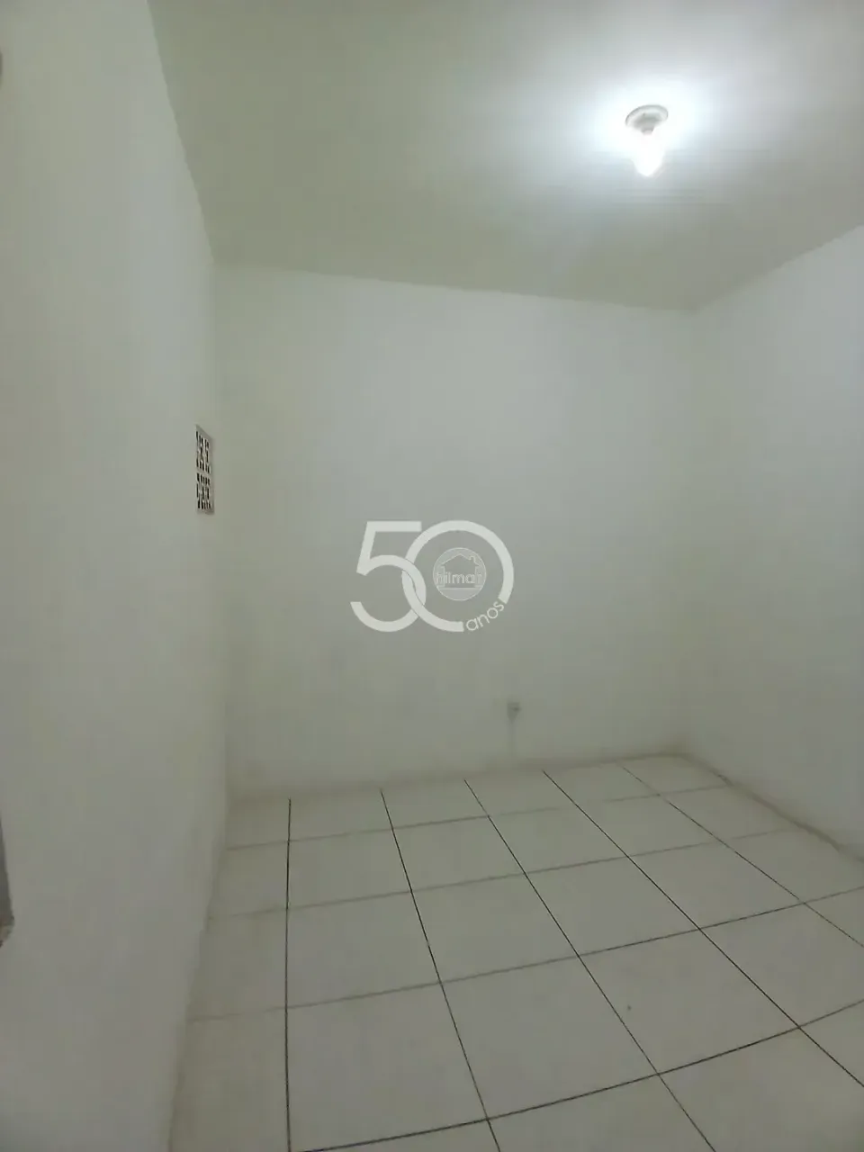 Unfurnished apartment with 2 bedrooms and a separate kitchen — photo 15