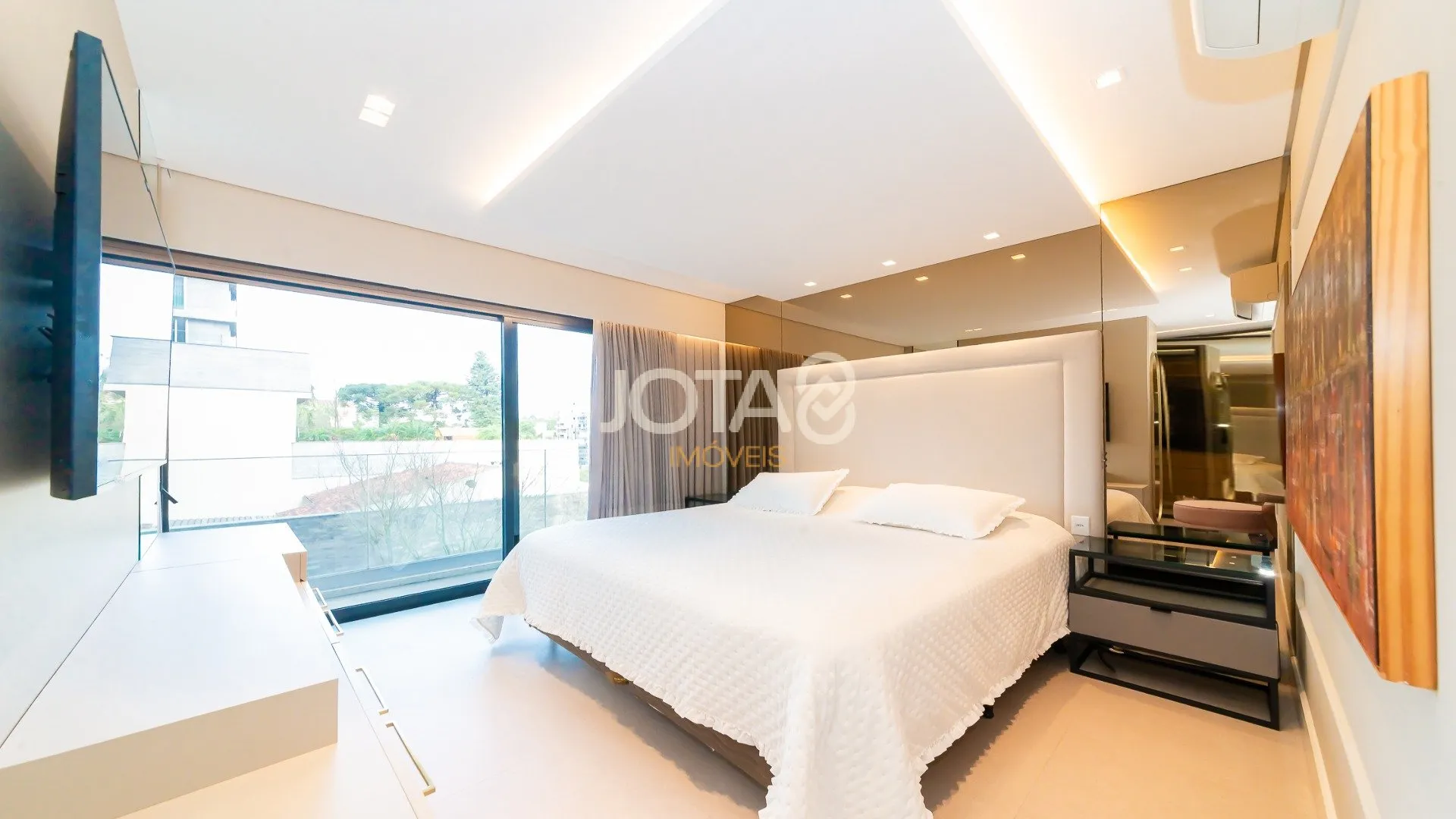 Unfurnished apartment with 3 en-suite bedrooms and balcony — photo 31