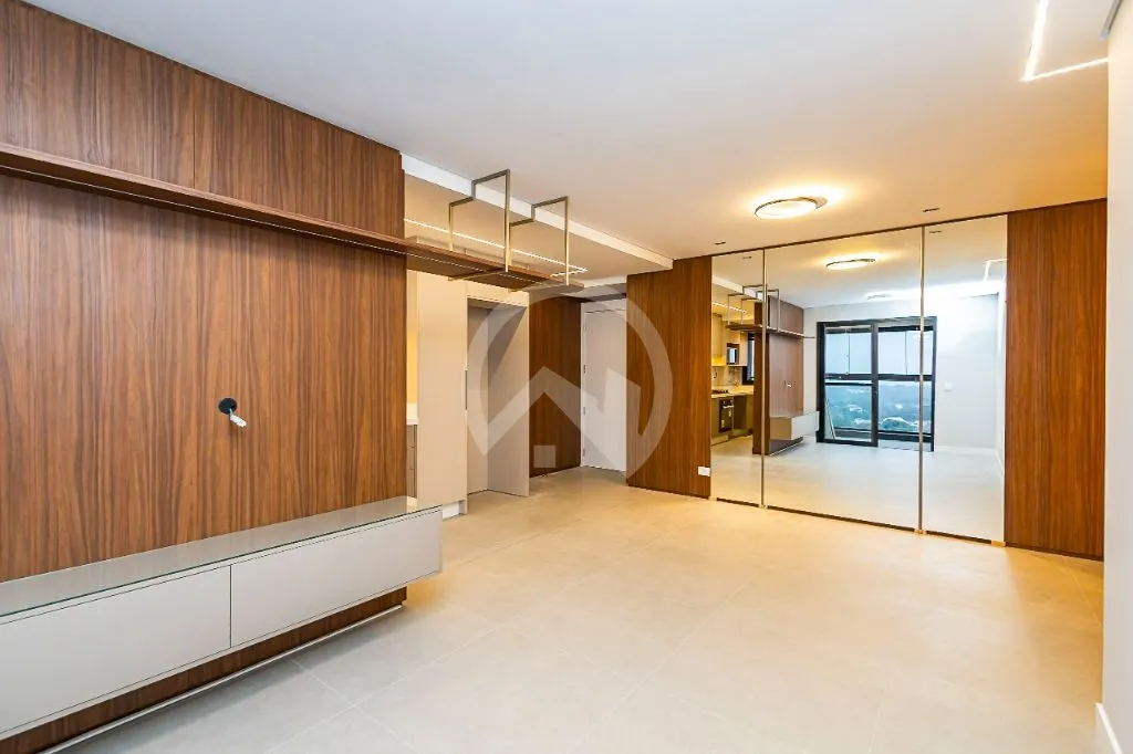 2-bedroom apartment with open-plan kitchen and parking — photo 2