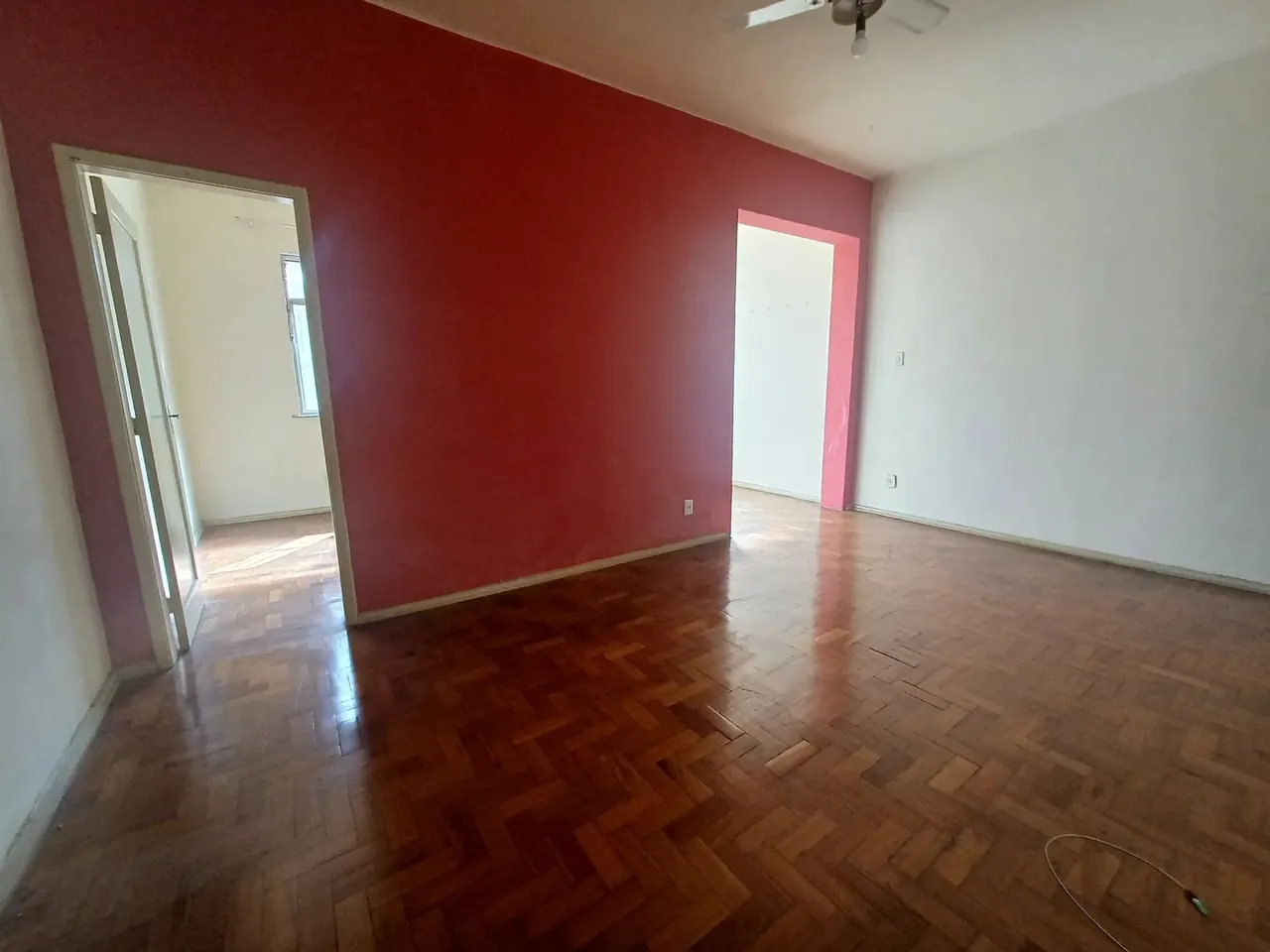 Apartamento sin amueblar de 2 habitaciones con suelo de madera — photo 6