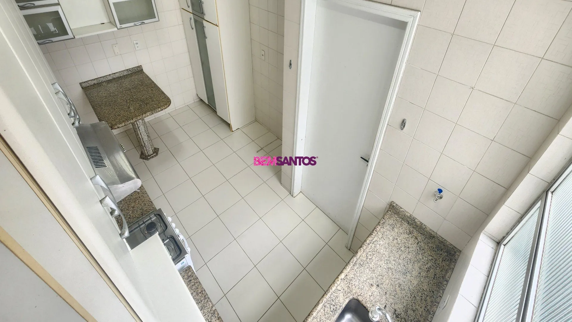 Furnished 4-bedroom apartment with a balcony — photo 11