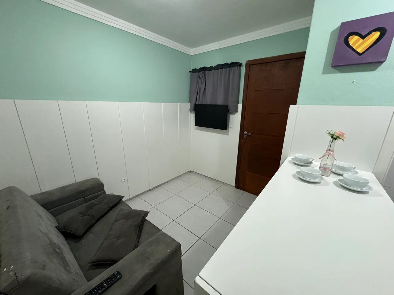 Furnished studio with 1 bedroom, 1 bathroom and parking