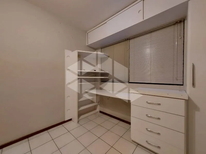 40 m² apartment with 1 bedroom and separate closed kitchen — photo 12