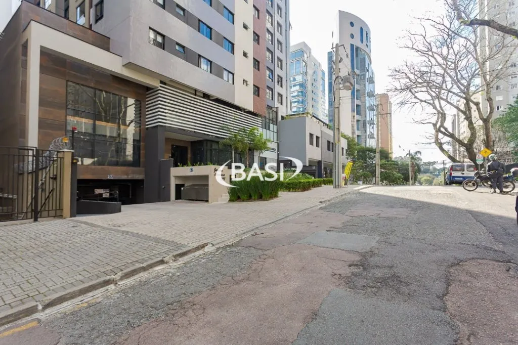Glass-enclosed balcony in a 3-bedroom apartment, 80 m² — photo 83