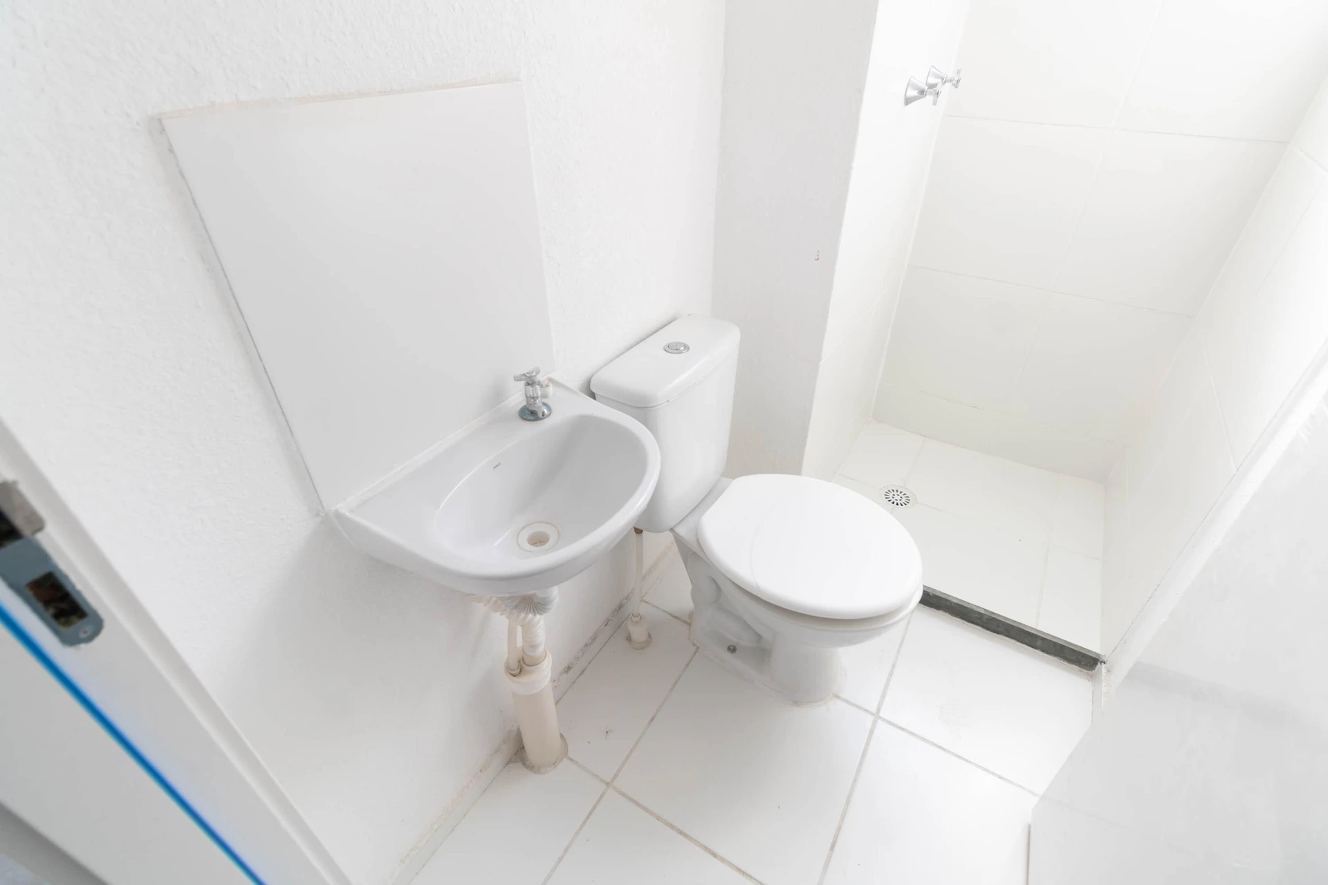 Apartamento de 2 dormitorios y baño con ducha de vidrio — photo 4