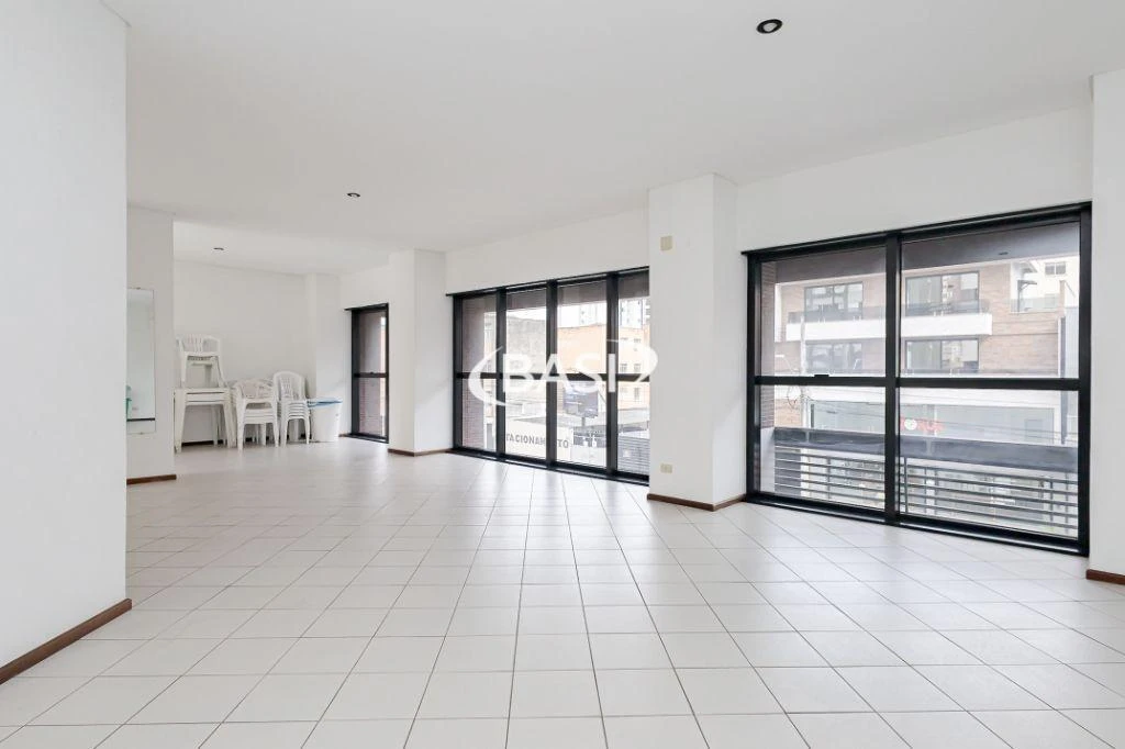 Квартира 84 м² з пральною машиною та балконом із грилем — photo 46