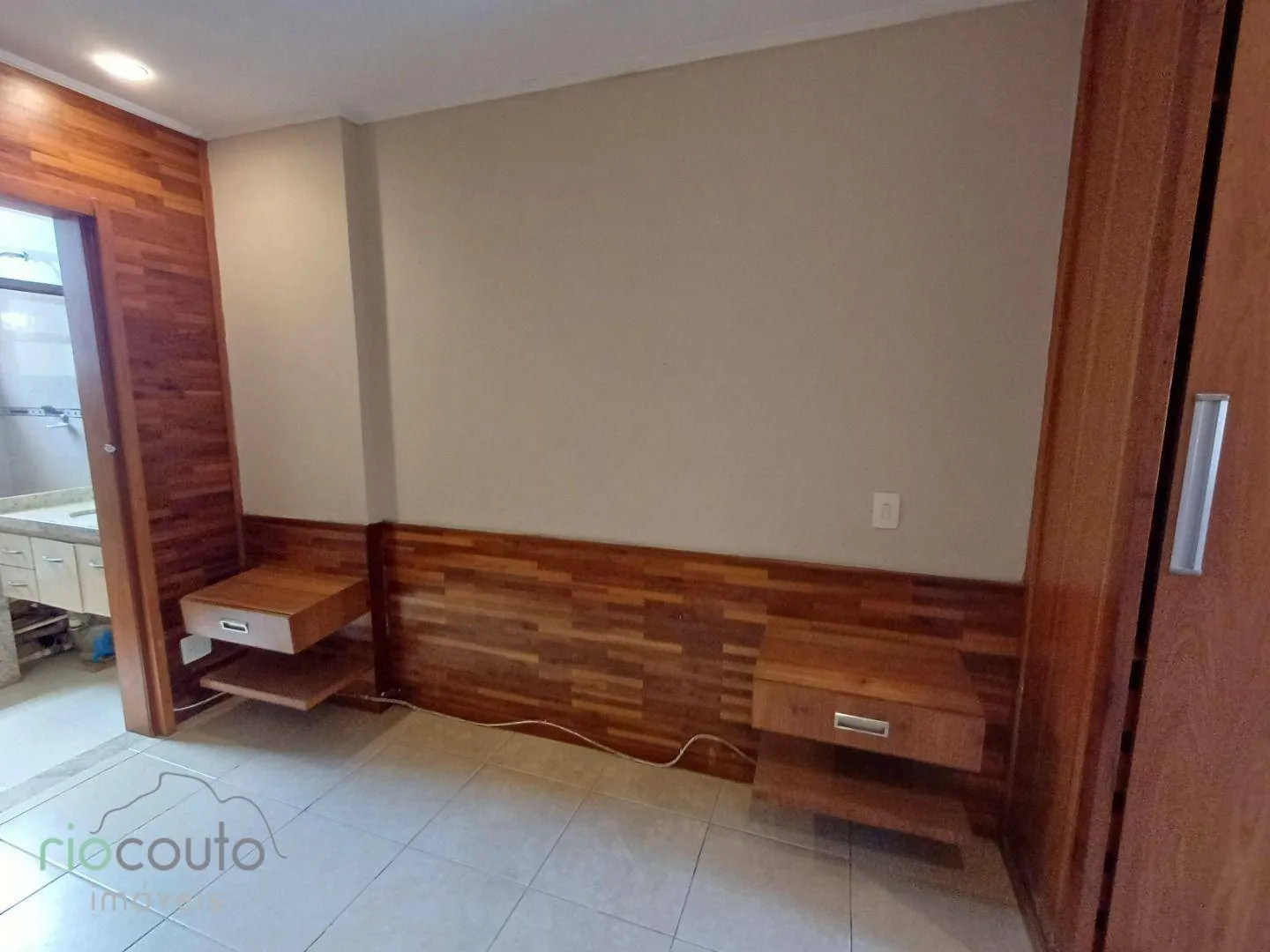Apartment with 3 bedrooms and 2 bathrooms with a balcony — photo 27