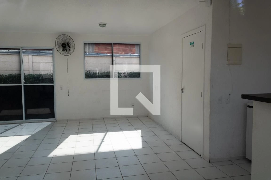 2-bedroom apartment in a building with a gym — photo 36