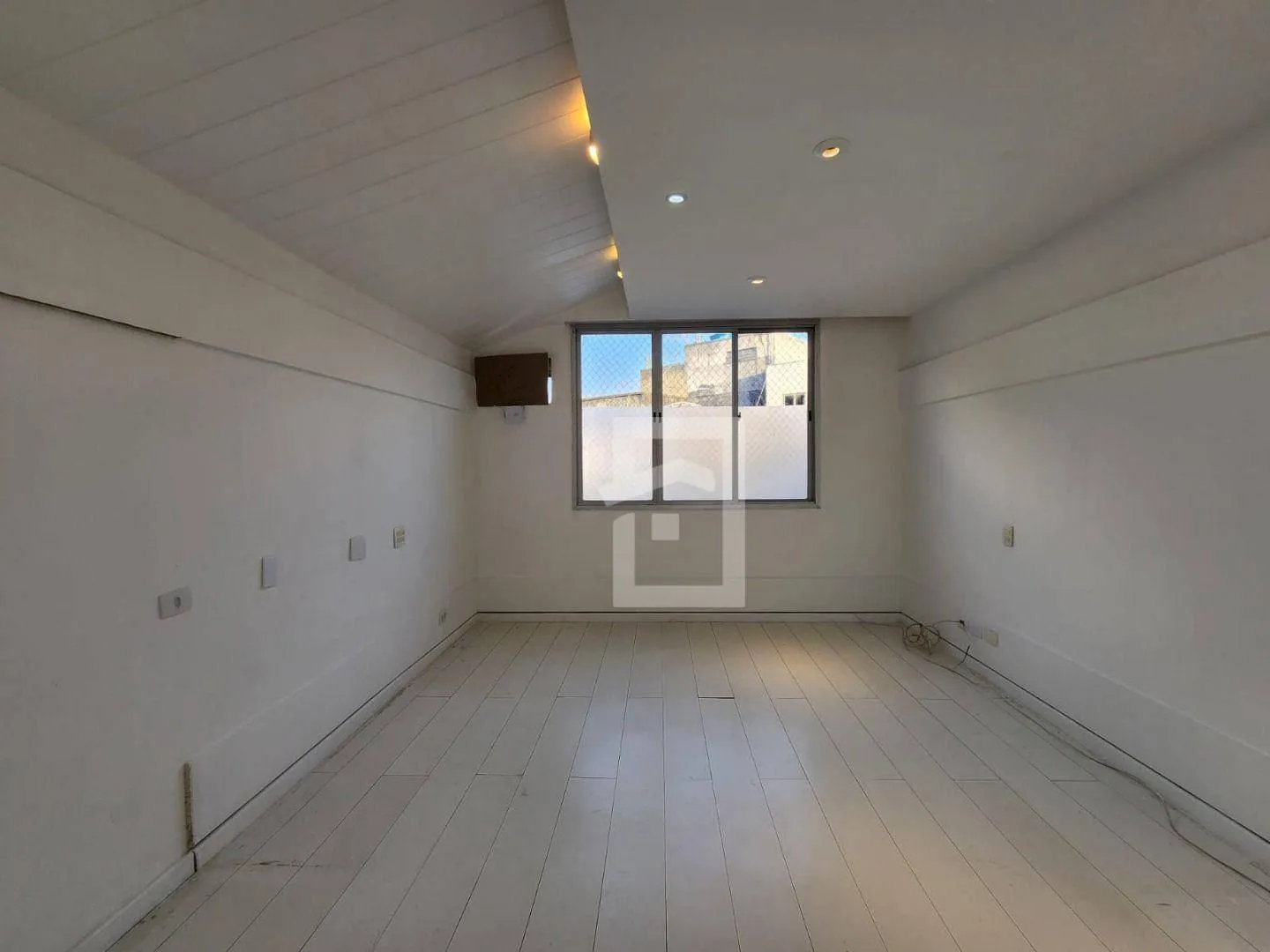 Duplex penthouse with 5 bedrooms and 5 bathrooms — photo 25