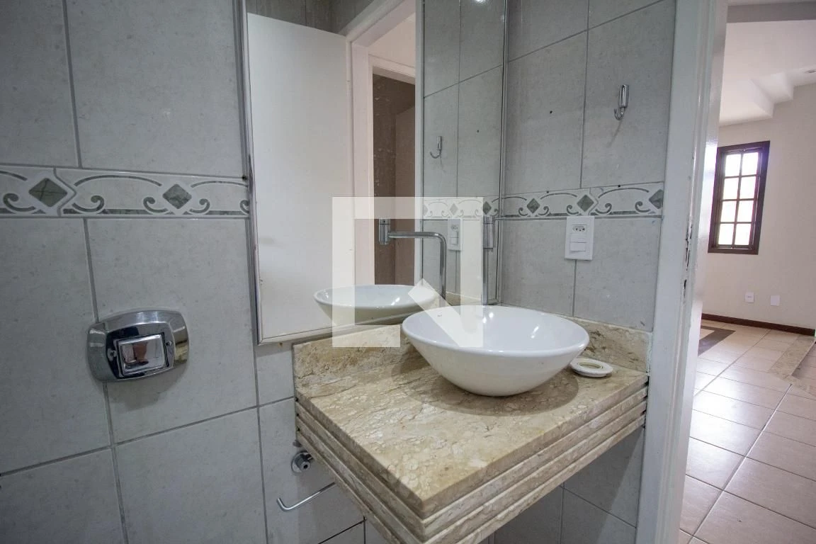 4-bedroom house with a private pool in Rio de Janeiro — photo 47