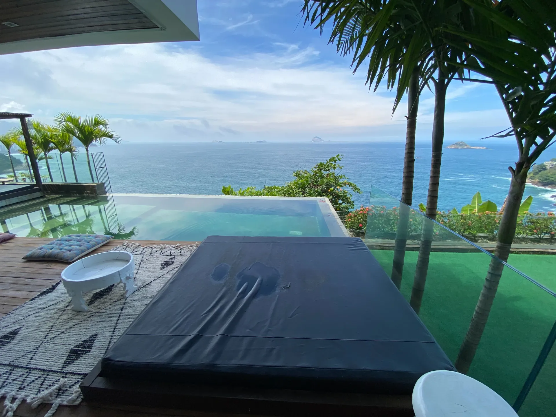800 m² house with 5 bedrooms and an open-plan kitchen — photo 22