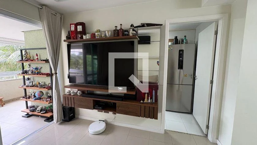 Glass-enclosed balcony in a 2-bedroom apartment, 80 m²