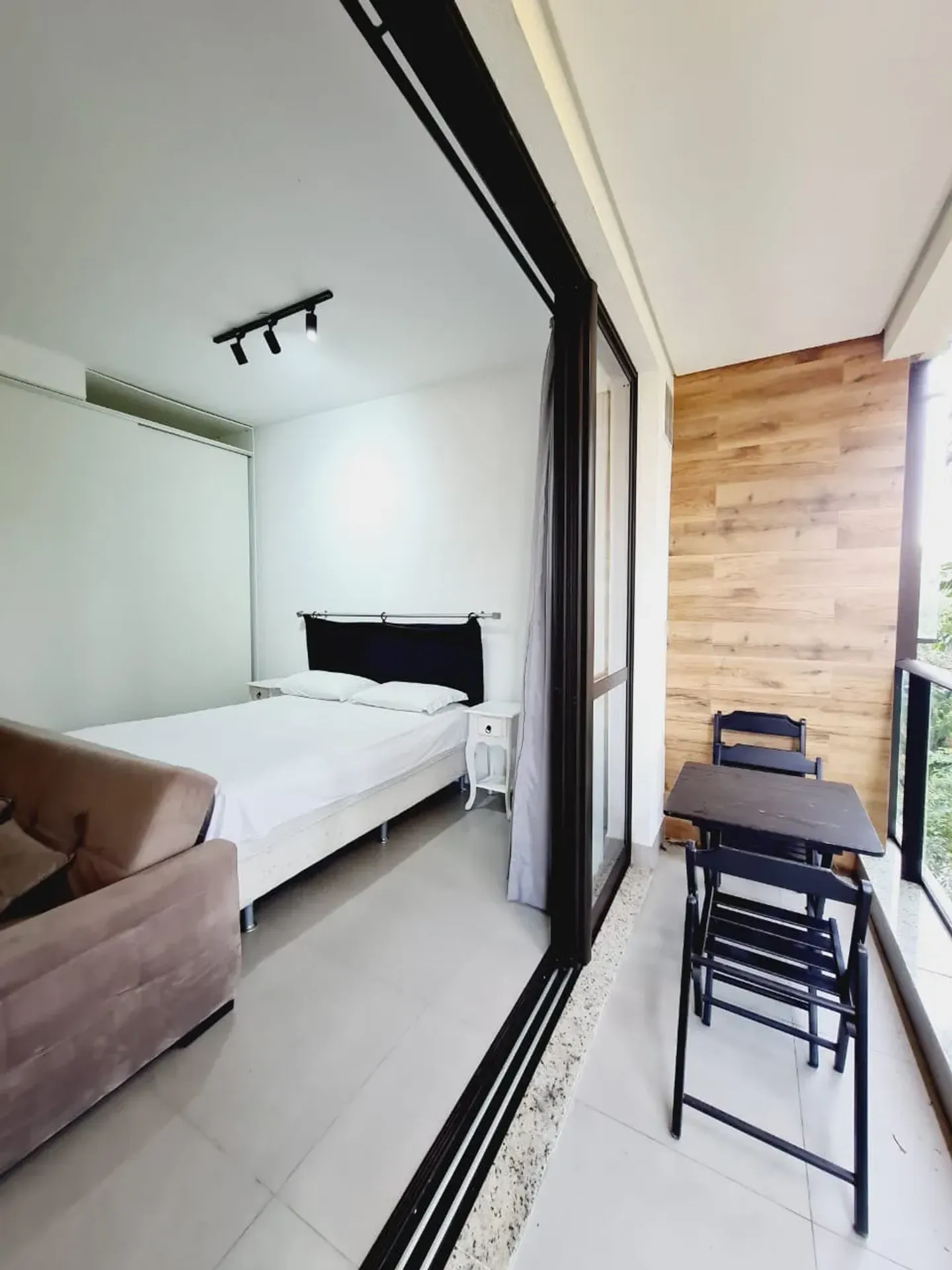 Studio with balcony grill and included parking spot — photo 20