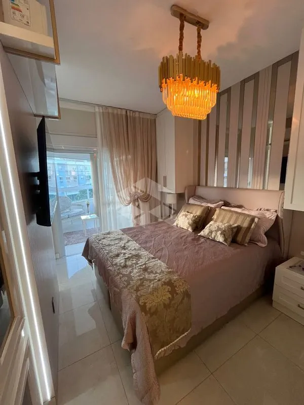Furnished apartment, 100 m², with a glass-enclosed balcony