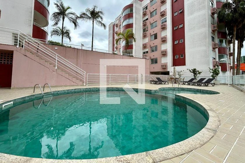 2-bedroom apartment in a building with a gym — photo 8