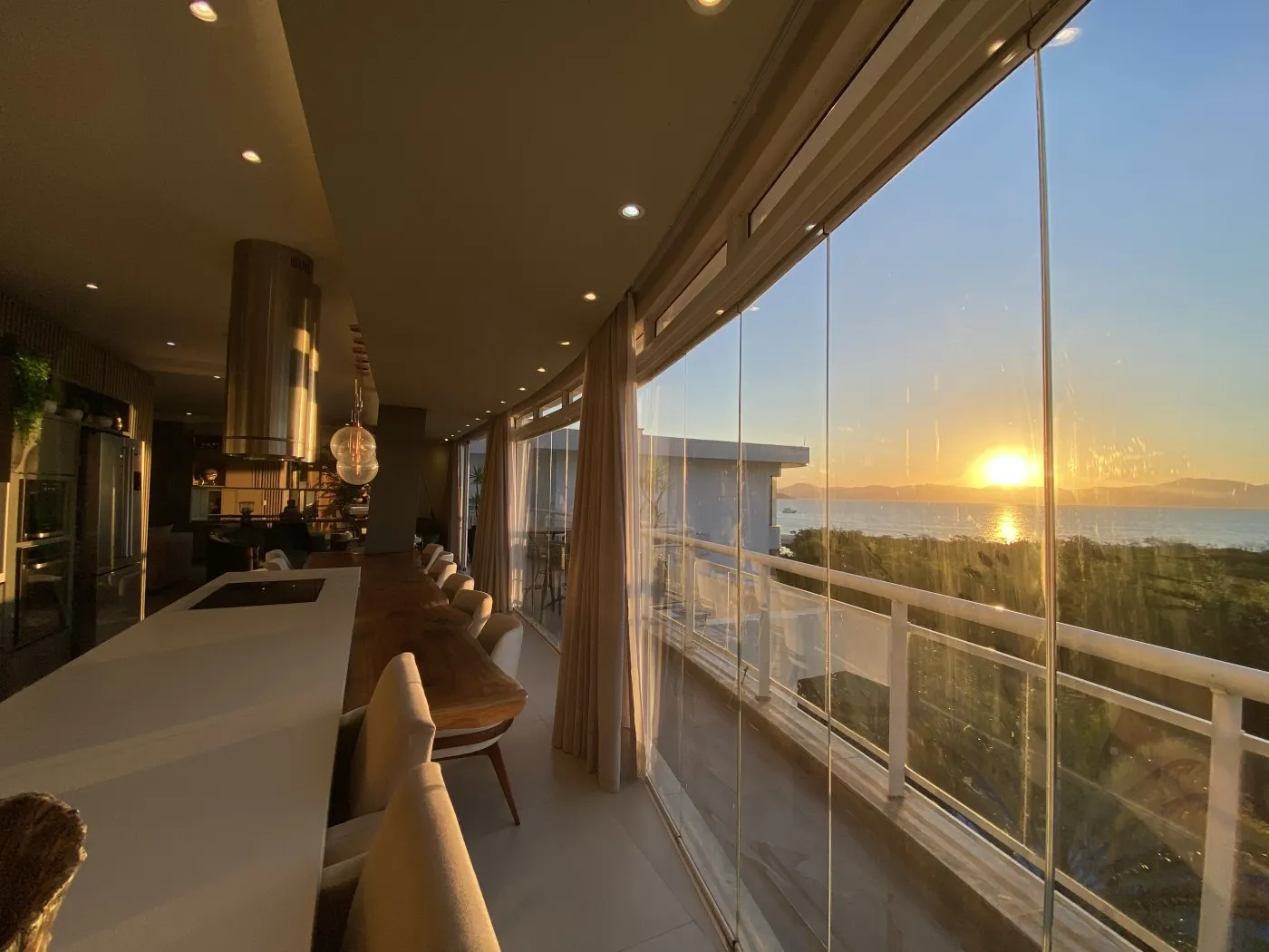 318 m² apartment with a bathtub and a water view — photo 12