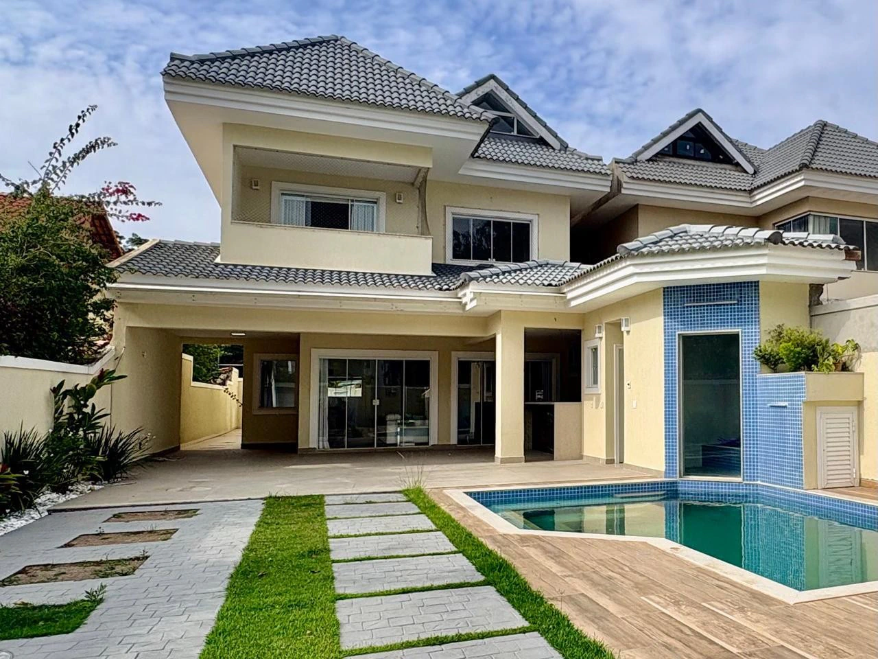 Furnished house with 3 en-suite bedrooms and private BBQ — photo 5