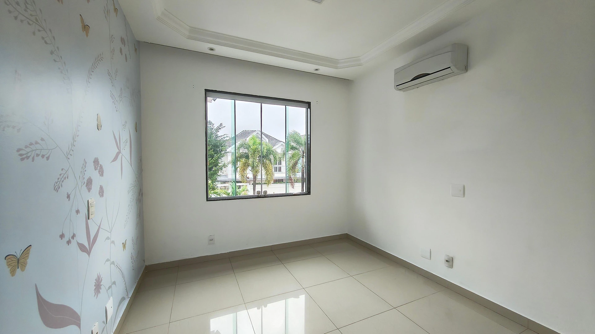 House, 241 m², with floor-to-ceiling windows — photo 42
