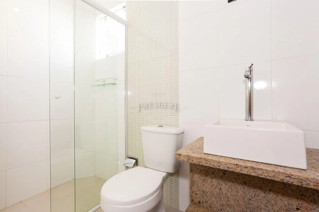 4-bedroom house with a walk-in closet in Curitiba — photo 31