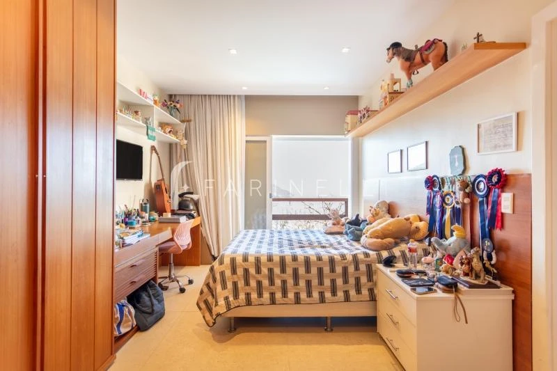 Furnished 1200 m² house with a balcony and 6 bedrooms — photo 37
