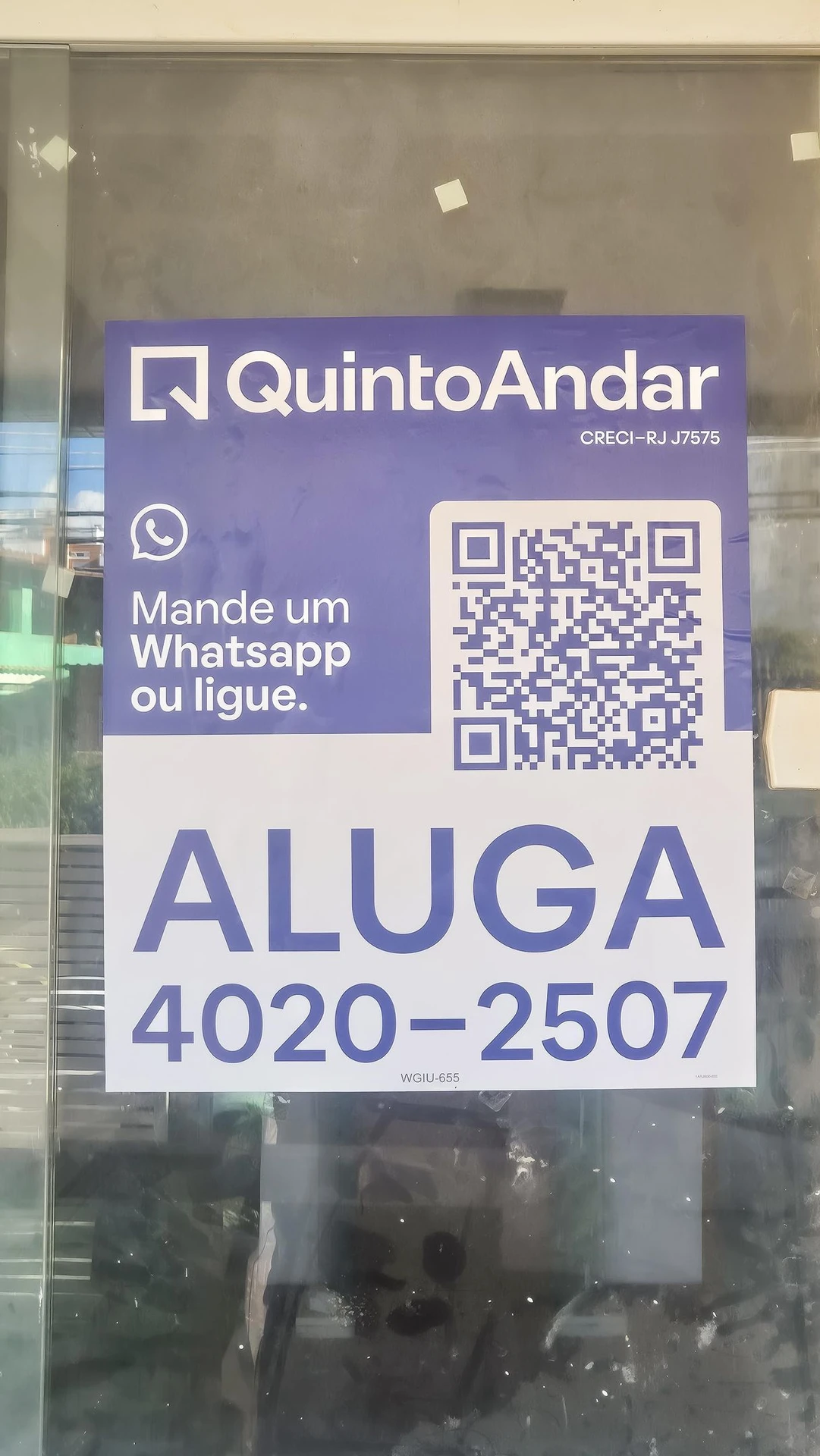 Apartamento com 2 quartos e box de vidro no banheiro — photo 44