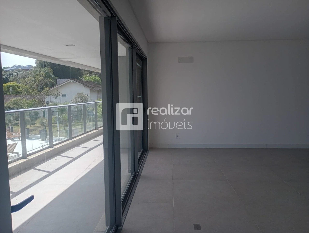 3-bedroom apartment with a water view in Florianópolis — photo 23