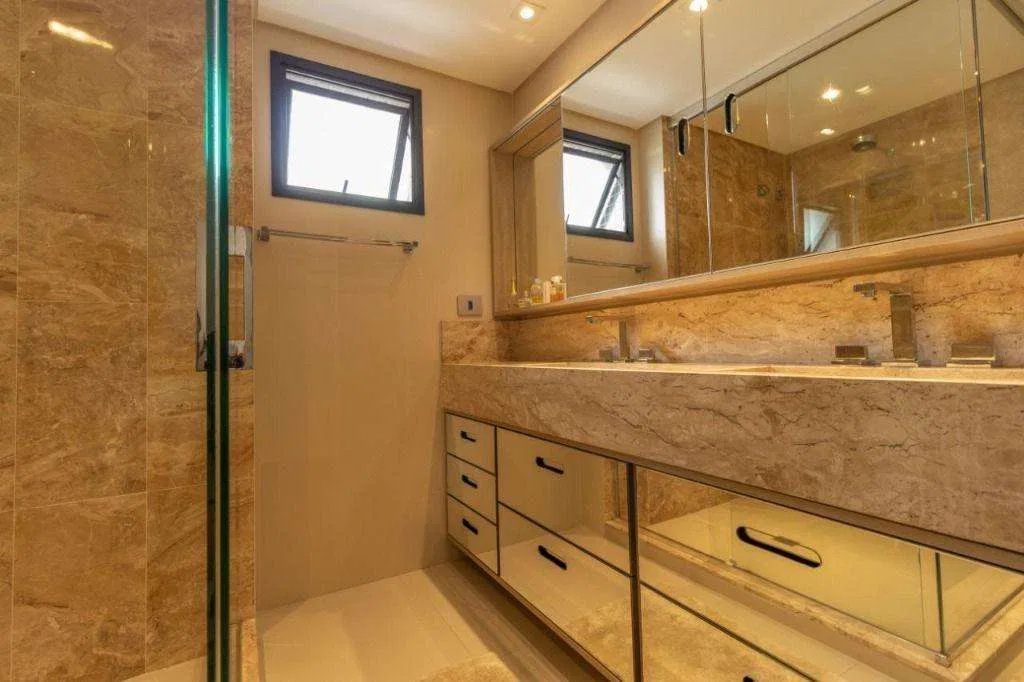 Home office in a 4-bedroom apartment, 181 m² — photo 10