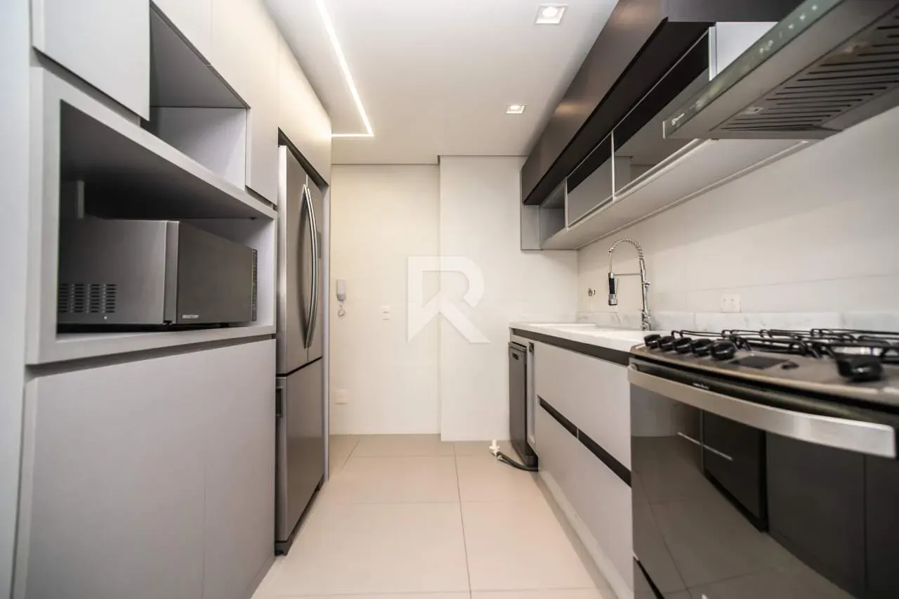 Furnished apartment with 4 en-suite rooms and glazed balcony — photo 8
