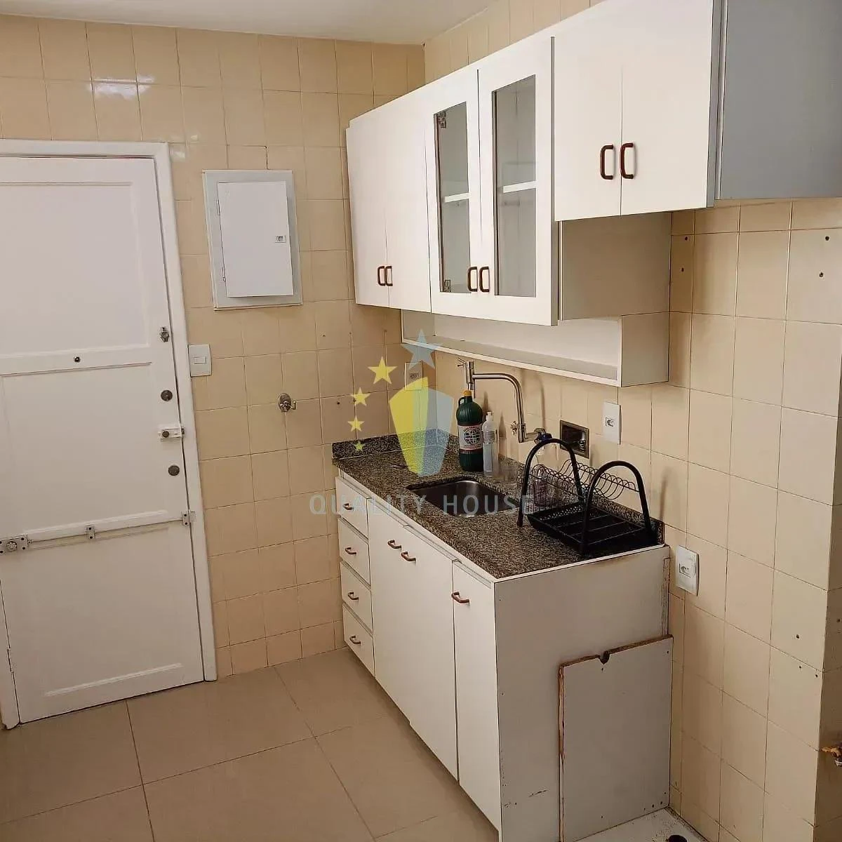 Bathtub in a 2-bedroom apartment, 90 m² — photo 22