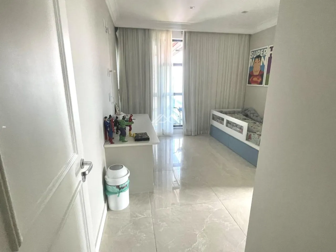Apartment with 4 bedrooms and 5 bathrooms and enclosed balcony — photo 20