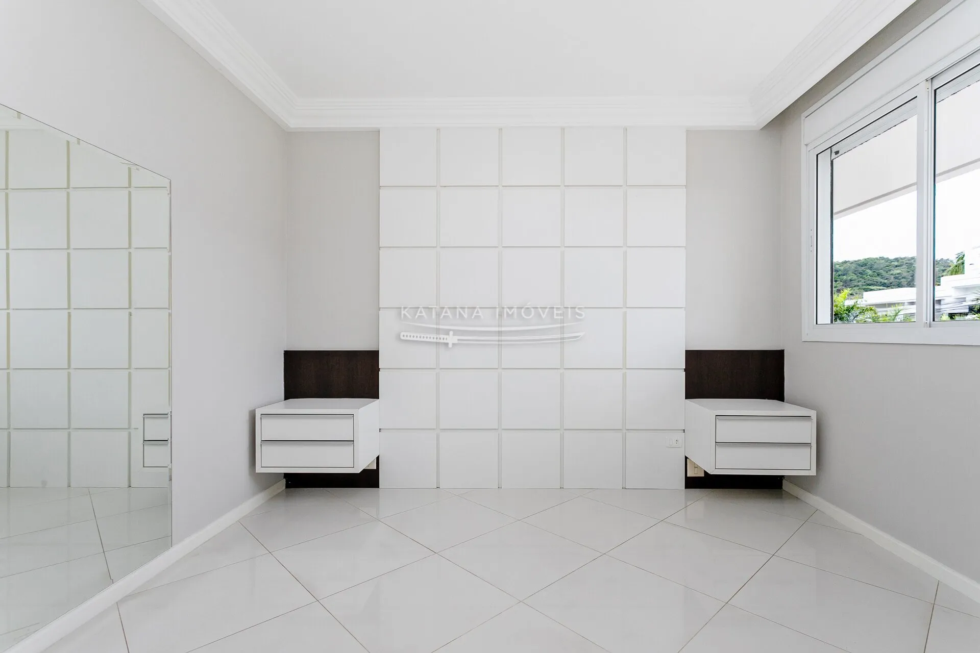 4-bedroom apartment with a bathtub in Florianópolis — photo 33