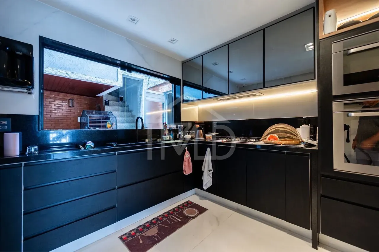 Furnished 6-bedroom house, 266 m² and 3 parking spots — photo 18