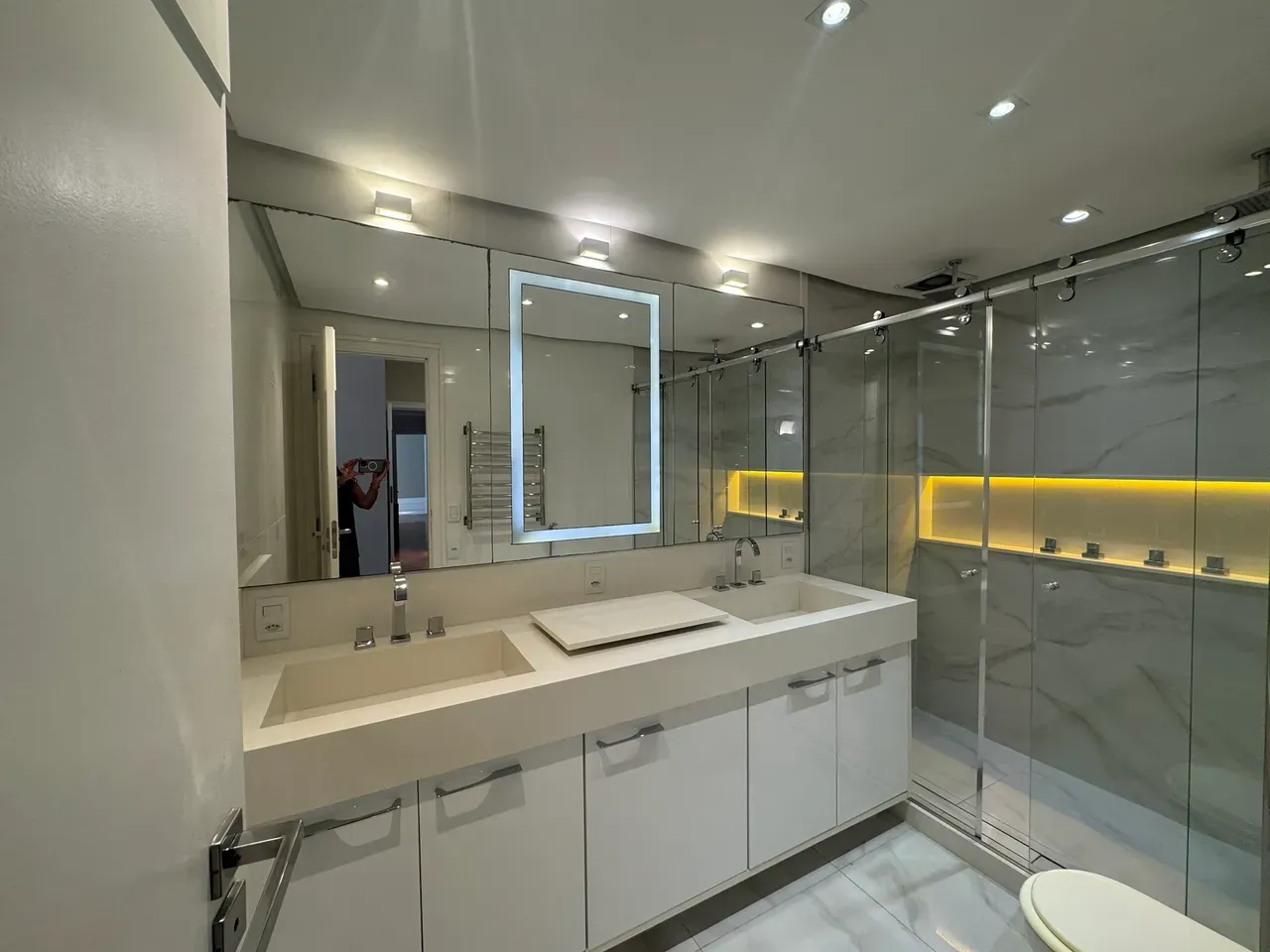 Unfurnished apartment with 4 bedrooms and 5 baths — photo 17
