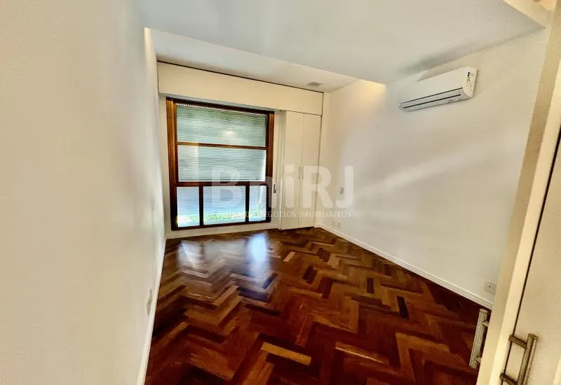 Apartamento de 180 m² com varanda fechada e fogão a gás — photo 19