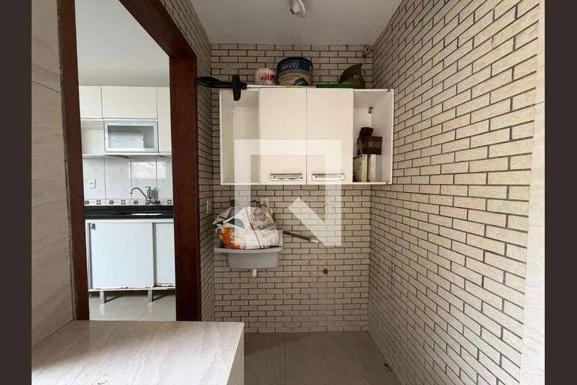 Balcony with a grill in a one-bedroom house, 75 m² — photo 26