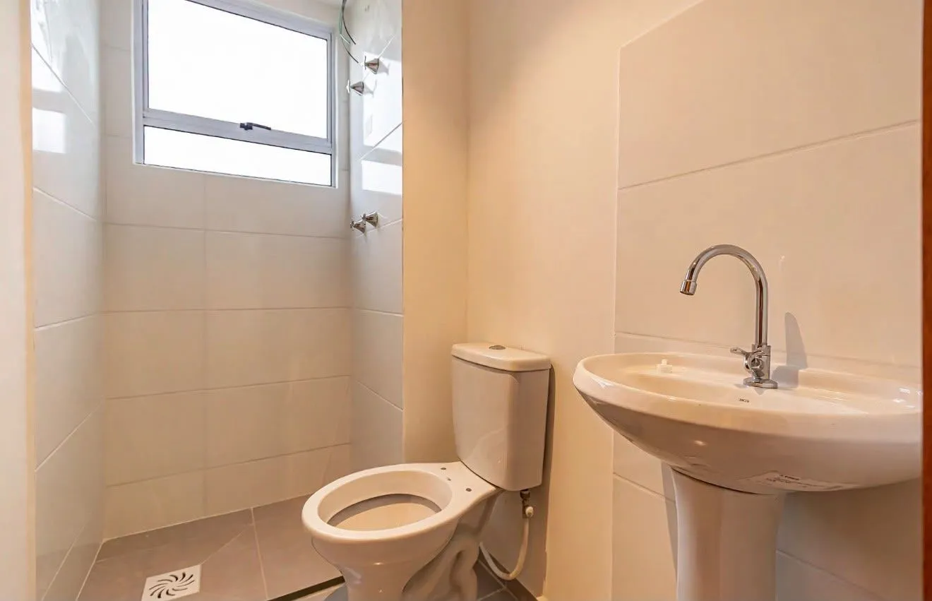 2-bedroom apartment with wood or laminate floors in Curitiba — photo 7