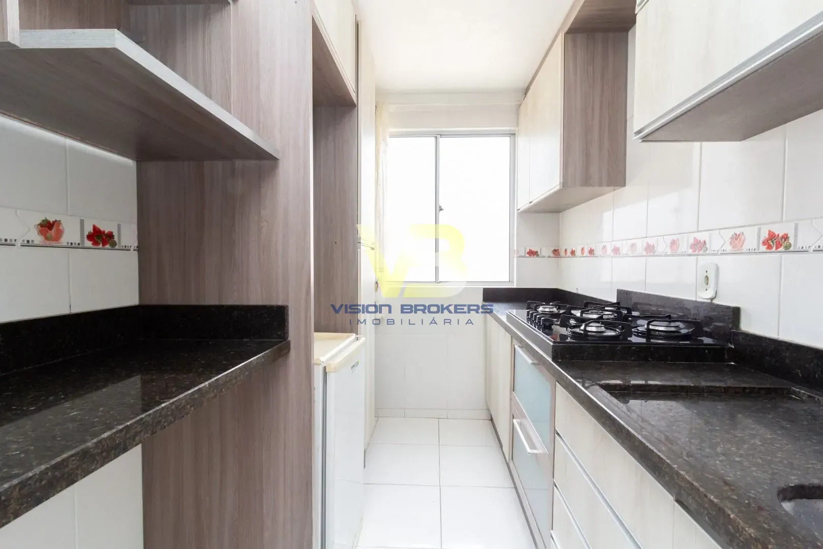 2-bedroom apartment with wood or laminate floors in Curitiba — photo 3