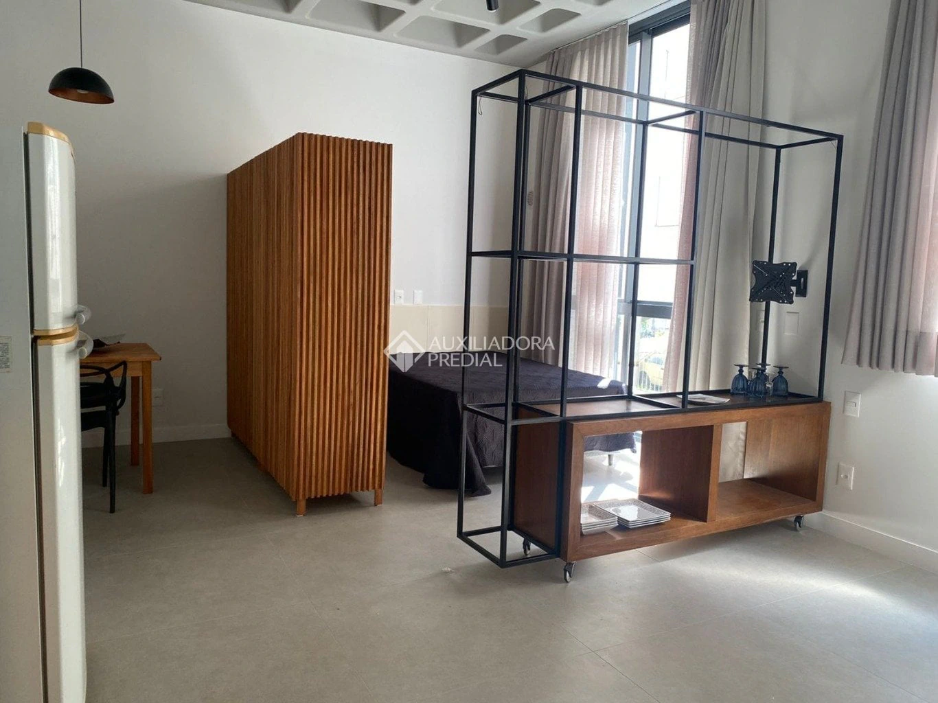 Estudio amueblado con cocina abierta y 61 m² — photo 5
